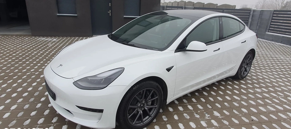 Tesla Model 3 cena 128000 przebieg: 11000, rok produkcji 2021 z Gliwice małe 121